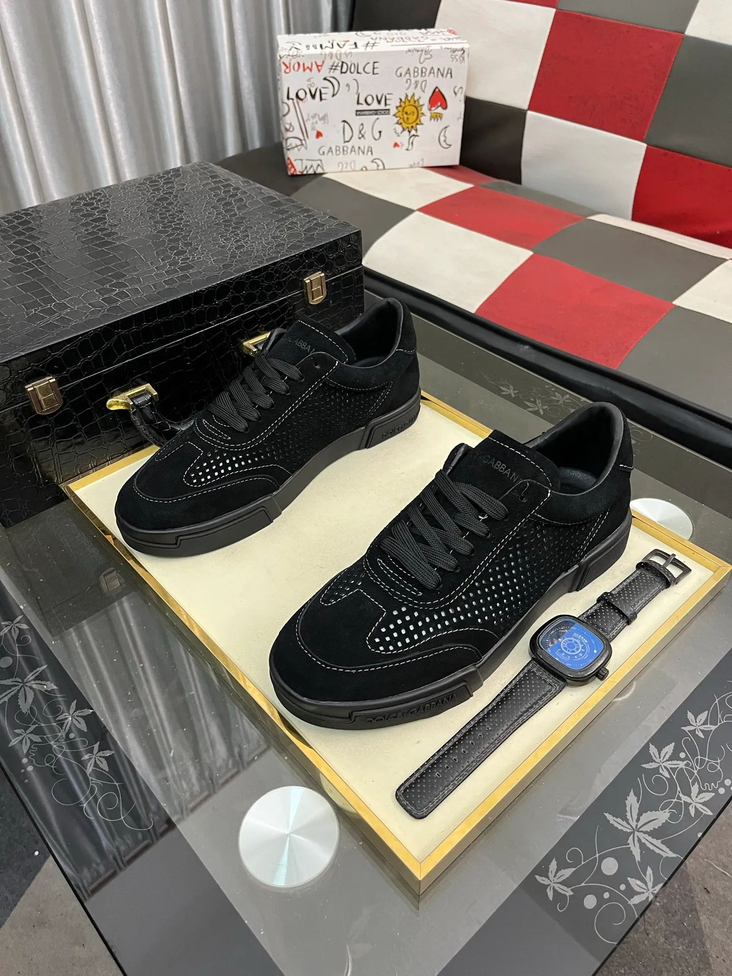 Men's shoes 💰440⌚️⌚️DG's latest popular 🔥🔥casual shoes, the tongue has the brand's iconic details, and the combination of silk cowhide and cow suede enhances the style. Fashionable and versatile, it can complement any look. Create an exquisite design with unique dynamic vitality and modern atmosphere, showing modern elegance. Size: 38-46